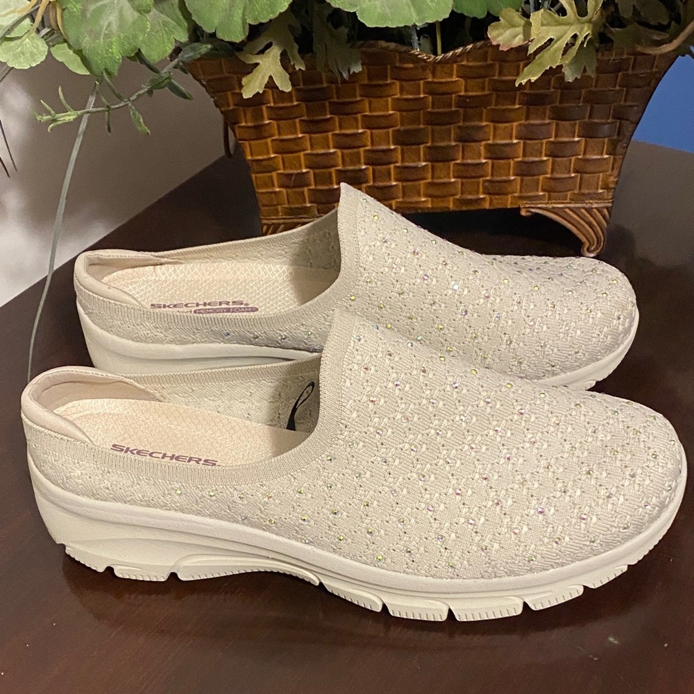 Skechers Women's Cream Slip-On Mules